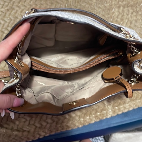 COPY - Michael Kors purse… Excellent condition - Picture 2 of 3